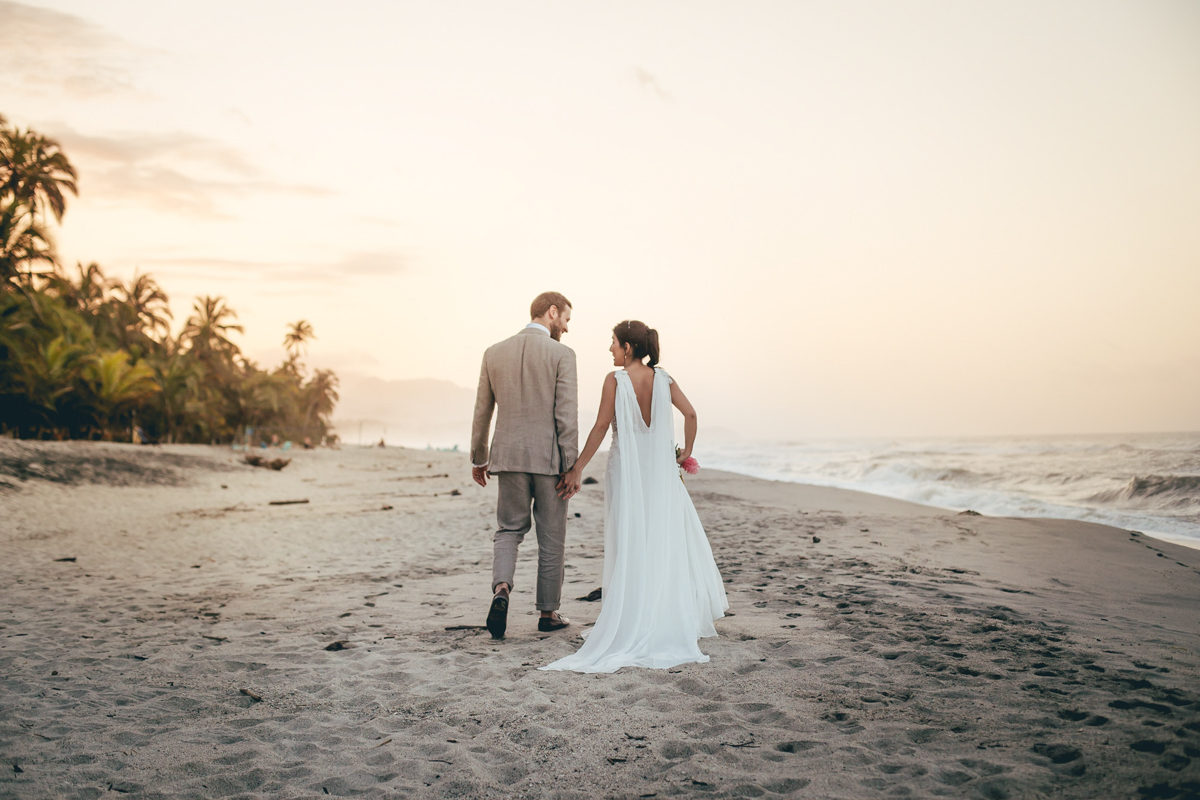 Fotografía y video de matrimonios en la playa, santa marta. Cayena Beach. Más Que 1000 Palabras